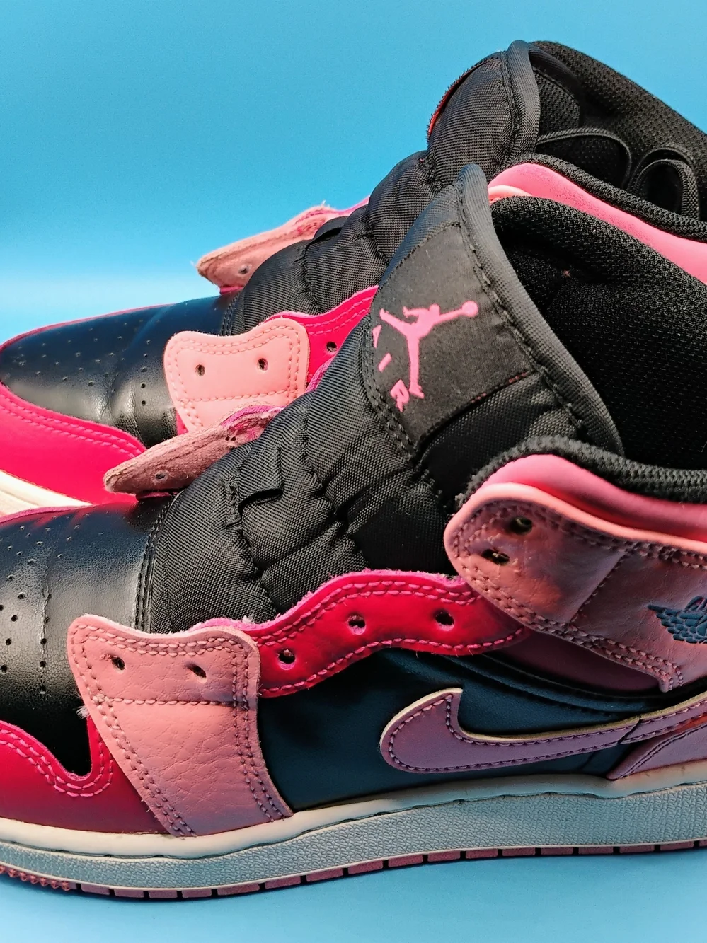 Jordan's High-Top Basketball Shoes - Black/Pink